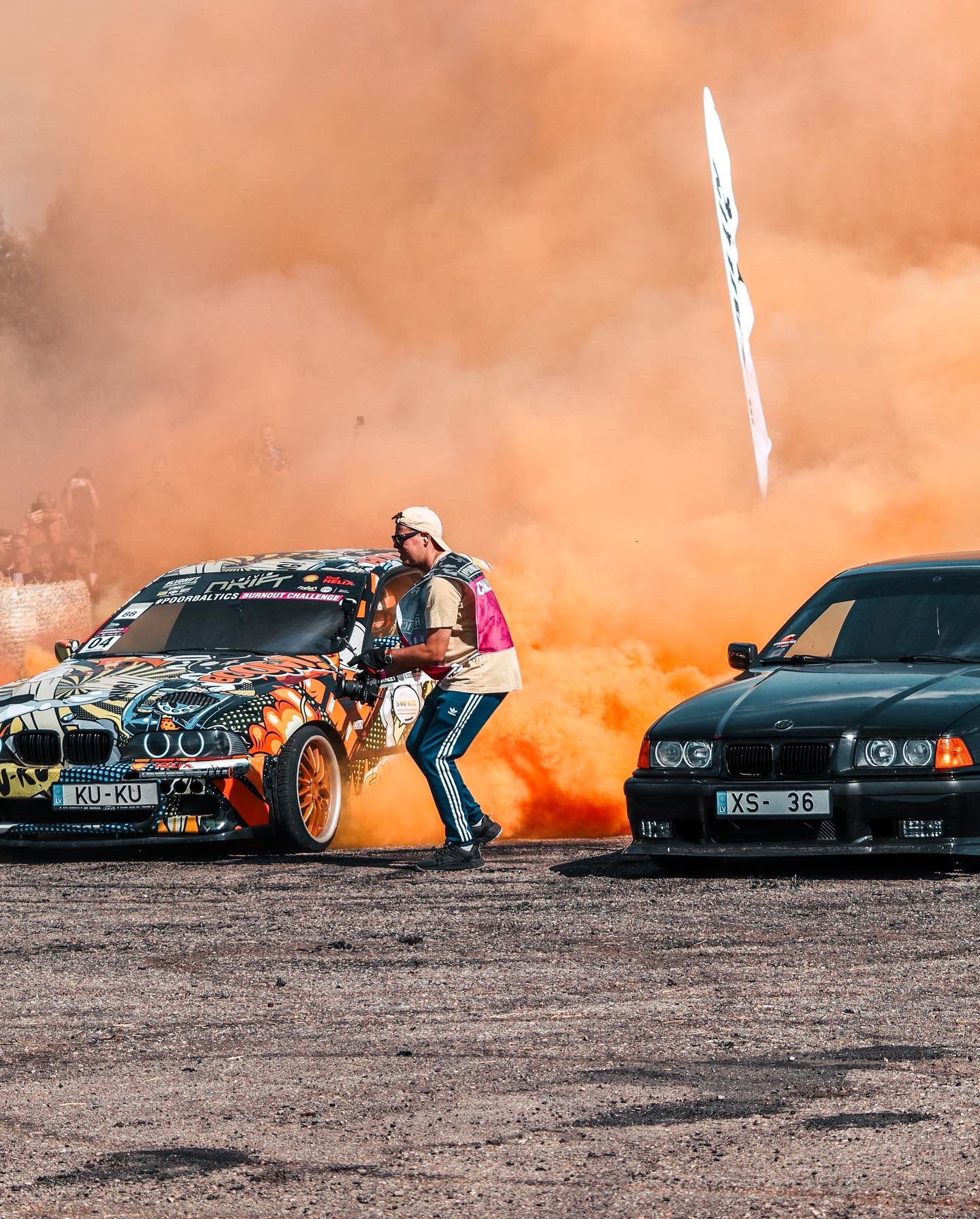 COLORED SMOKE TYRE ORANGE 225/45 R17