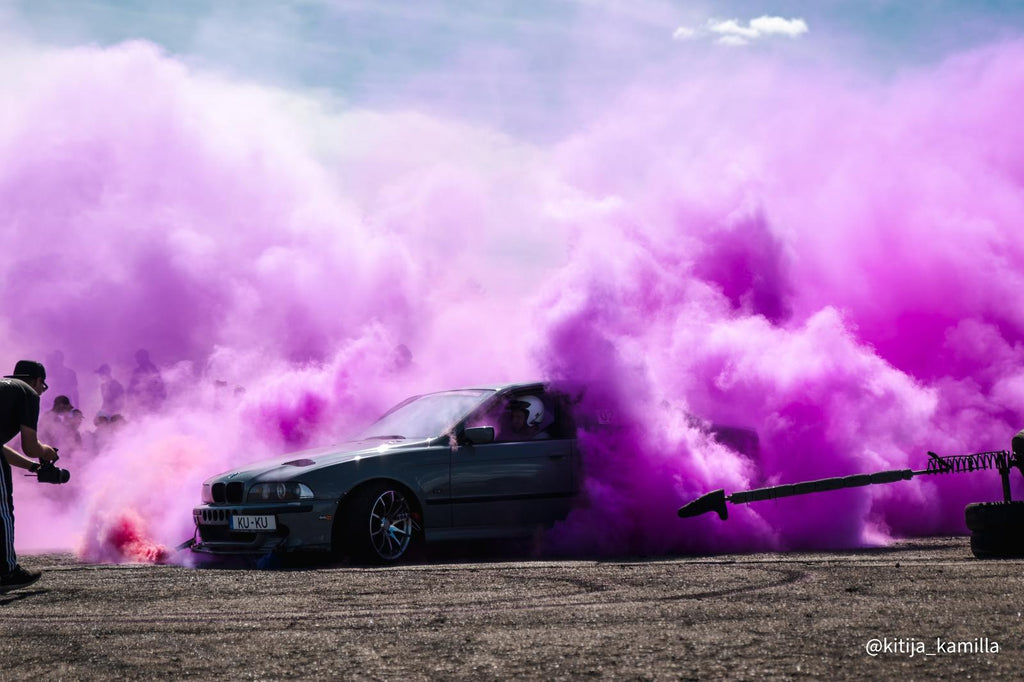 COLORED SMOKE TYRE PINK 225/45 R17