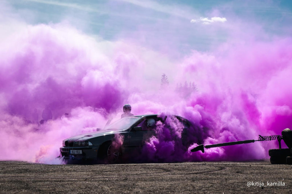 COLORED SMOKE TYRE PINK 225/45 R17