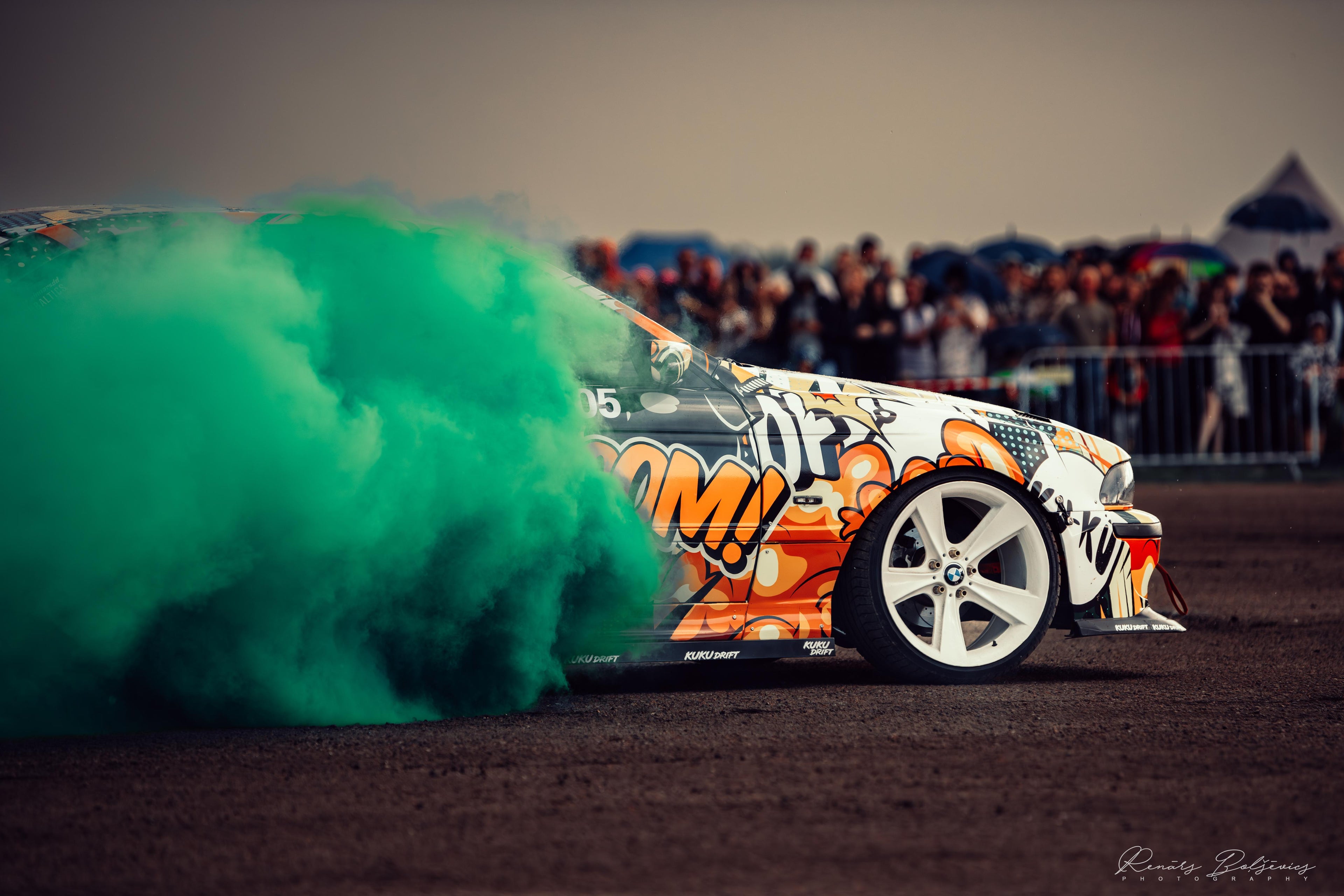 COLORED SMOKE TYRE GREEN 225/45 R17