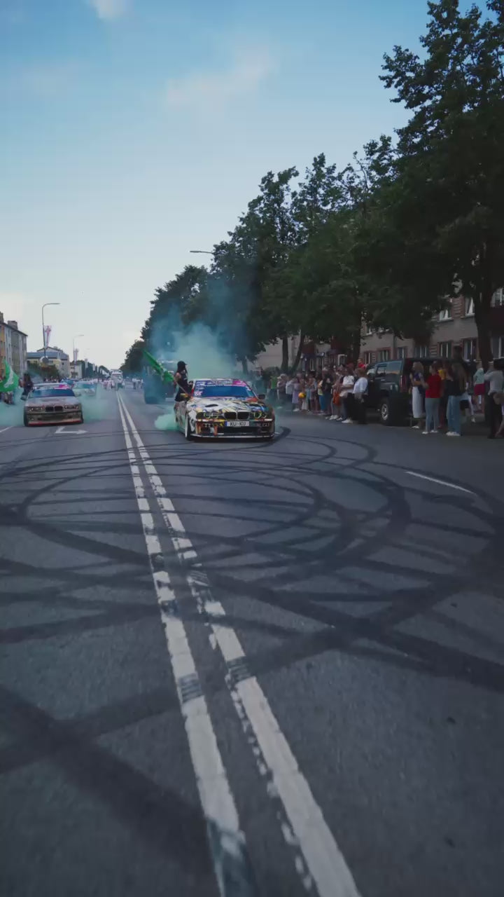 COLORED SMOKE TYRE GREEN 225/45 R17